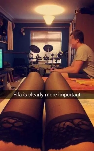Prefiere jugar al FIFA antes que intimar con su novia