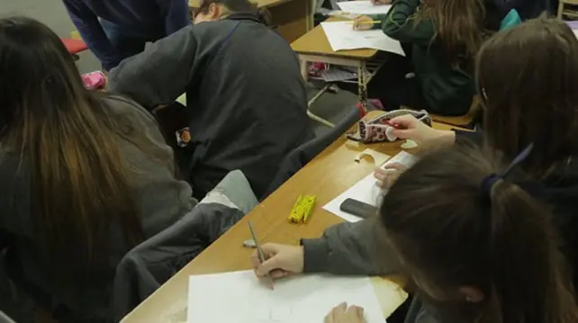 Una estudiante mandó a su hermana a rendir una materia