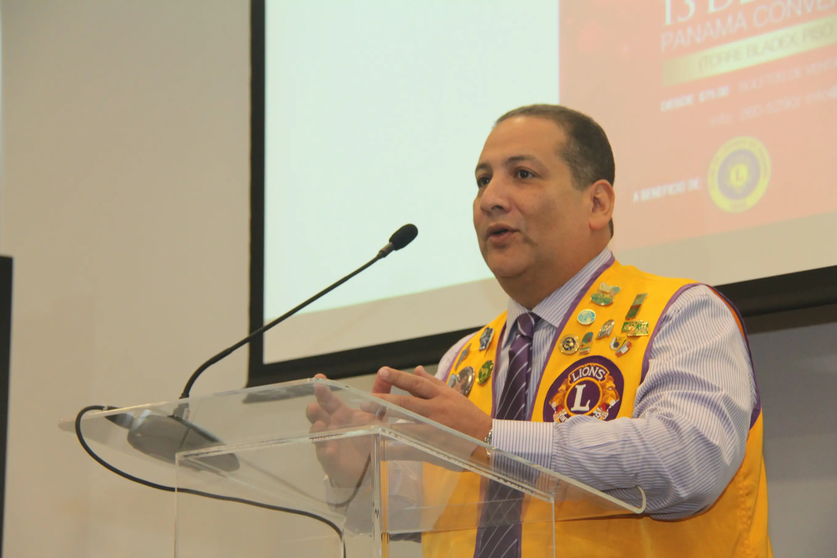 Club de leones de Panamá con Andrés Jaén Rodriguez