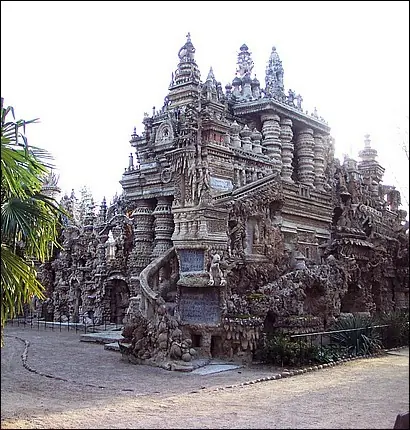 Este hombre construyó su Palacio con sus manos en 33 años