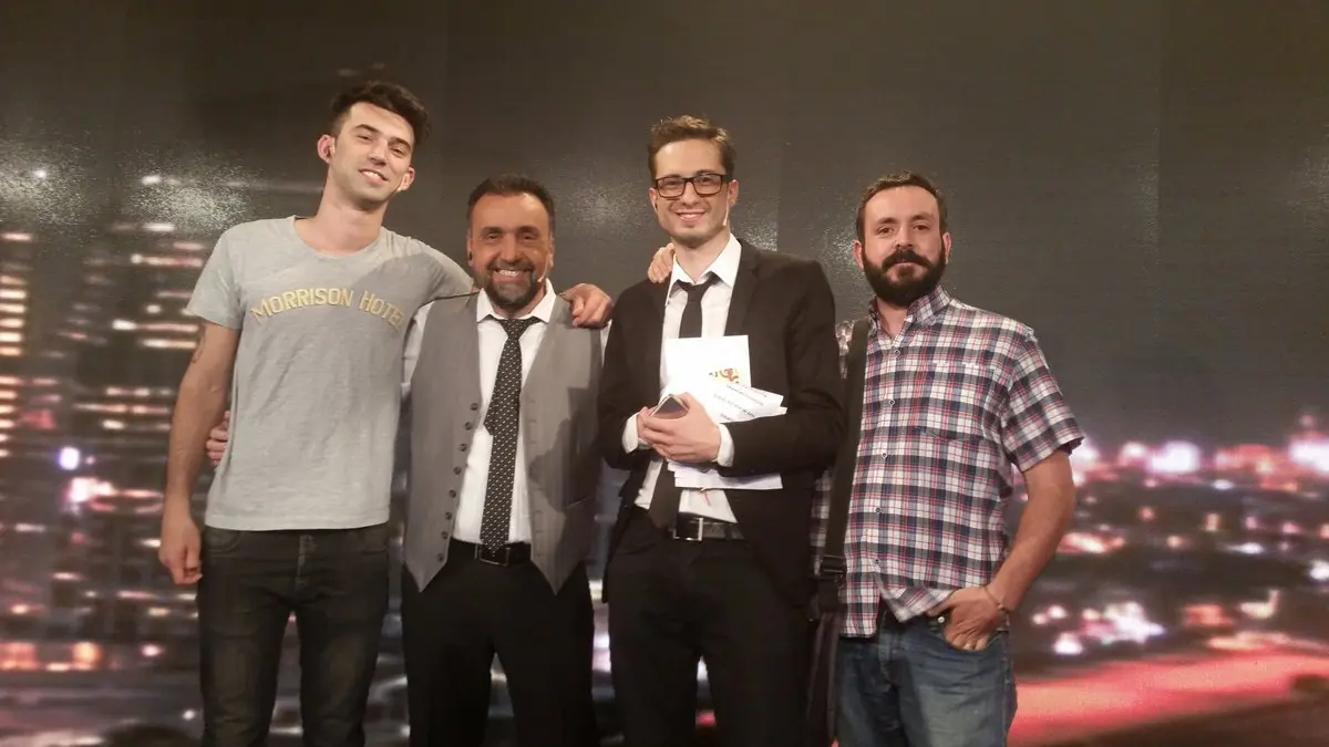 Acompaña a  Roberto Navarro en #LaUltimaCena: Asado en vivo