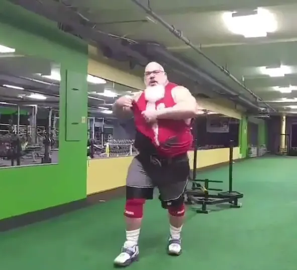 Él es el Santa Claus más fuerte del mundo