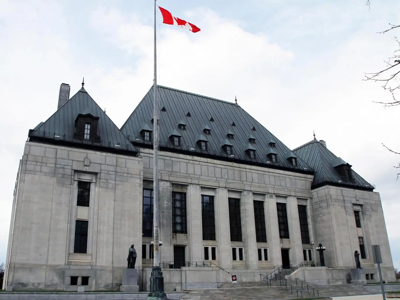 Canada legaliza el sexo entre personas y perros y con otros