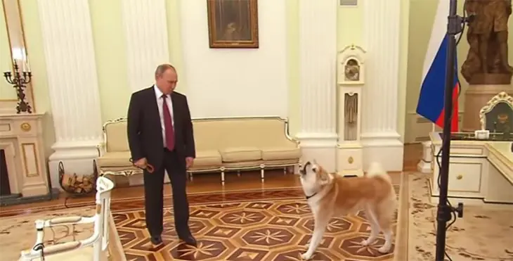Así intimidó el perro de Putin a periodistas japoneses