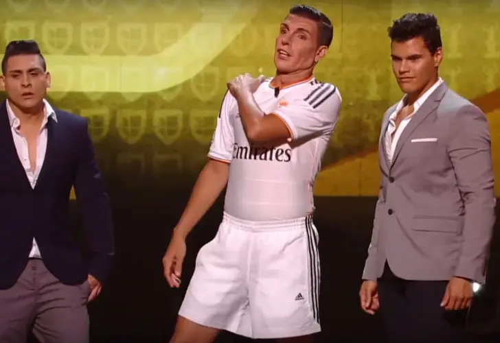 Desopilante imitación de Bossi a CR7