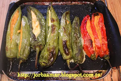 Pimientos italianos al horno rellenos