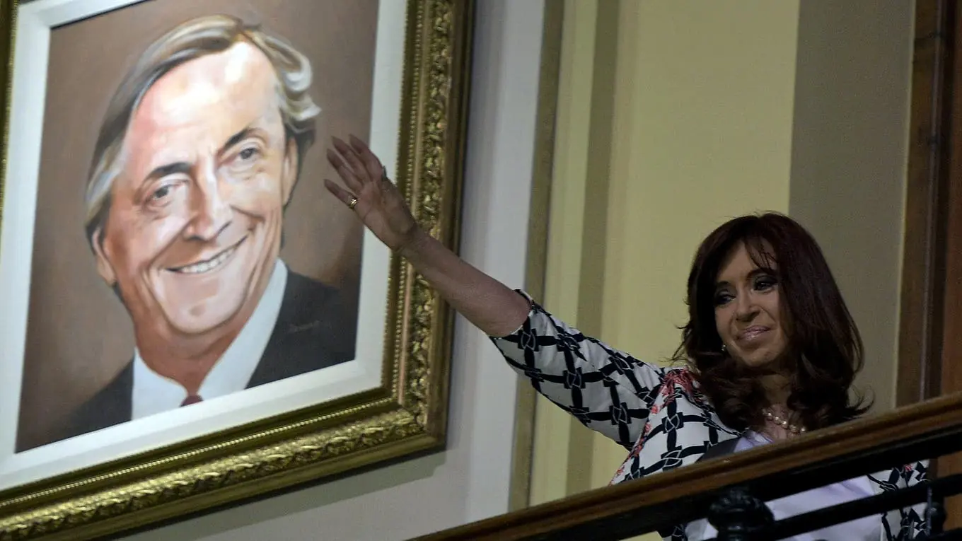 Bajaran los cuadros de Nestor Kirchner en la Rosada