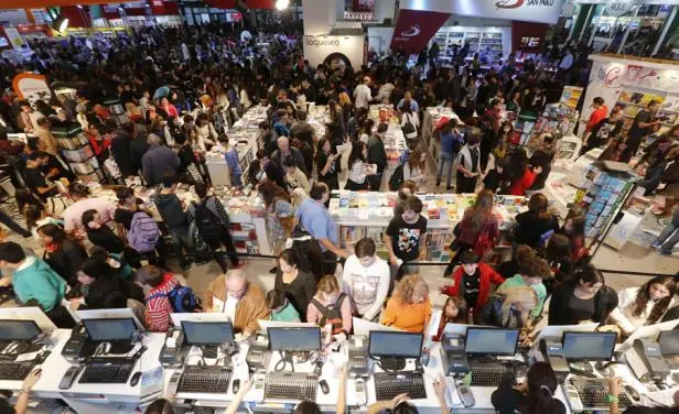 Letras uruguayas, un éxito en feria del libro de Argentina