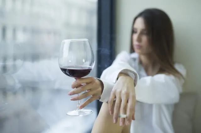 ¿Por qué las mujeres tienen menos tolerancia al alcohol ?
