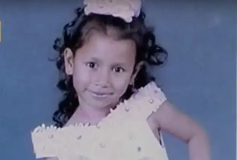 Bebé abandonado al nacer se convierte en reina de belleza