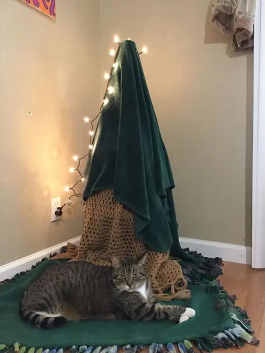 Formas de cómo alejar a sus mascotas del árbol de Navidad