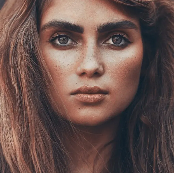 Personas a las que las pecas las hacen aún más hermosas