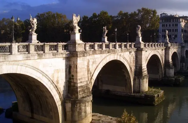 10 Estructuras antiguas que aún siguen en pie!