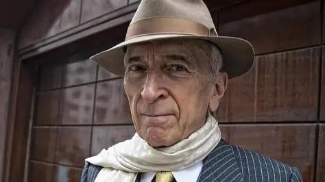 Construyó un motel con el fin de espiar a clientes