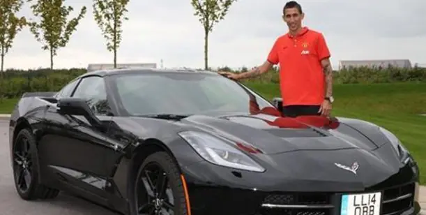 Altos negros con altos autos: Explicación