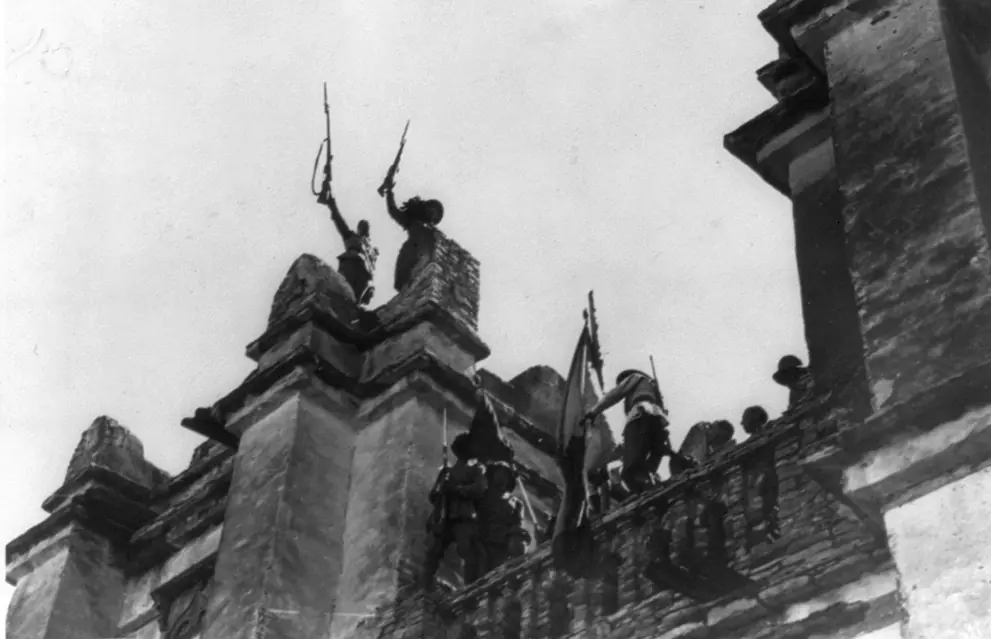 1945