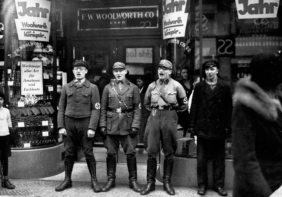 1945
