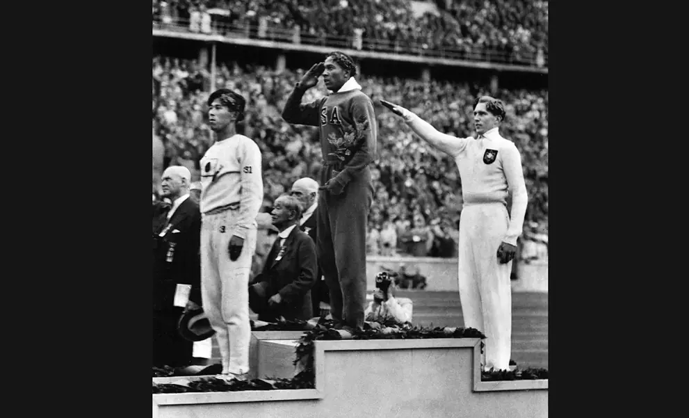 1945