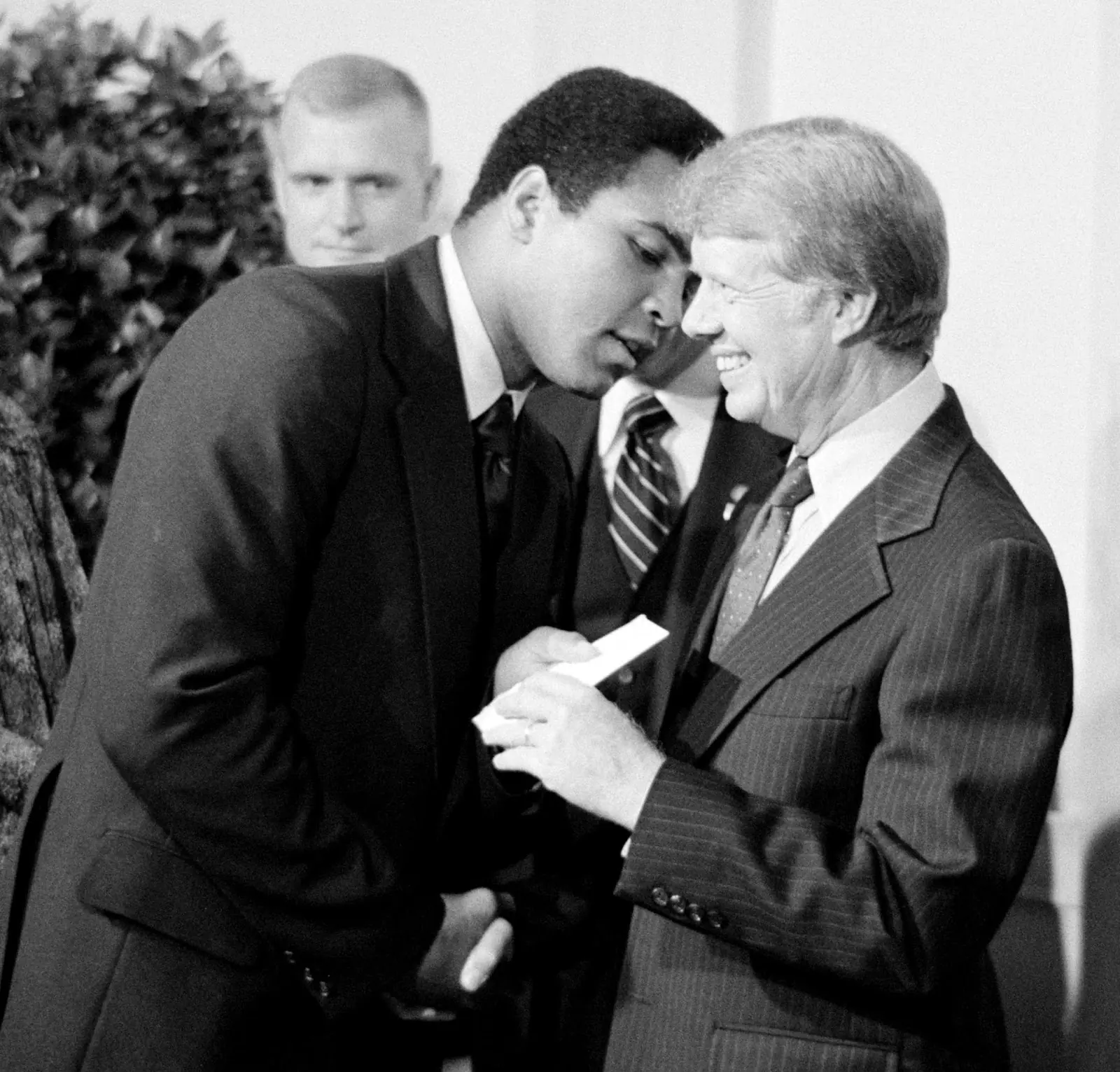 La muerte de Mohamed Ali, los illuminati y extraterrestres