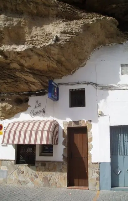 Setenil de las Bodegas, viviendo bajo una roca
