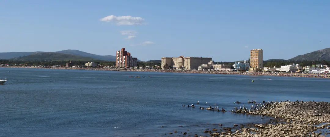 Quedate en el barro de Mar del Plata o venite acá.Pase y vea