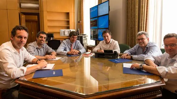 Nicolás Dujovne se reunió con el equipo económico
