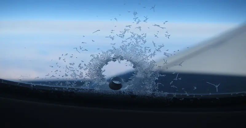 Para qué sirve el agujero en las ventanillas de los aviones