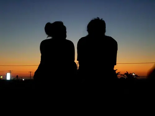 Eugenio Montejo La tierra giró para acercarnos