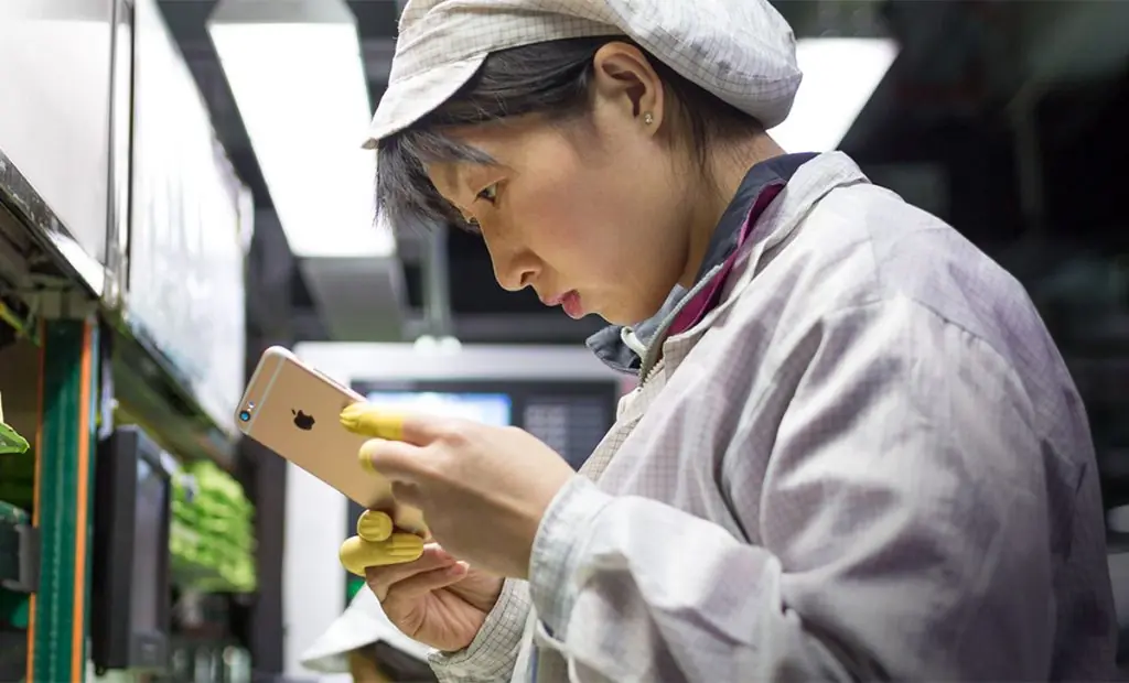 Foxconn quiere sustituir a los obreros con robots
