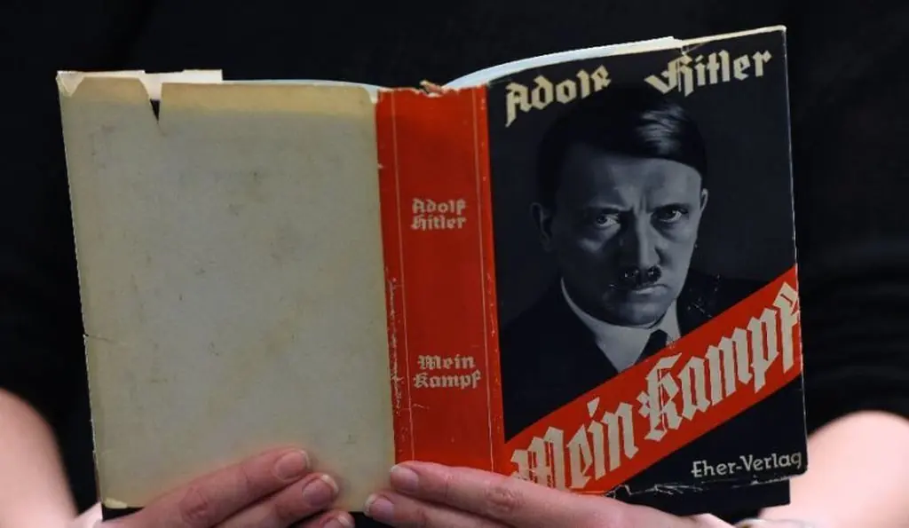 Asco: 'Mein Kampf' arrasa en las librerías alemanas!