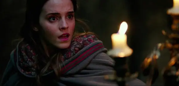 La terrorífica muñeca de Emma Watson como Bella