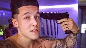 Alex Caniggia escrachado