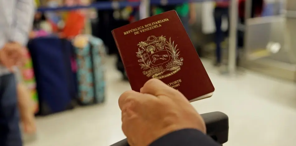 La misión imposible del pasaporte: venezolanos “atrapados”