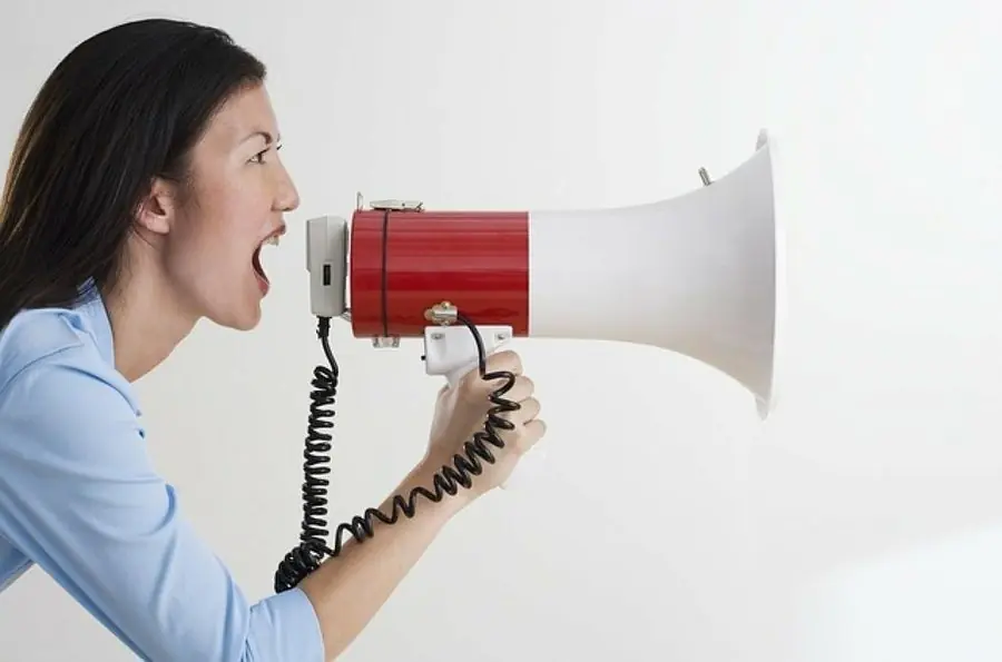 La voz femenina provoca agotamiento cerebro masculino