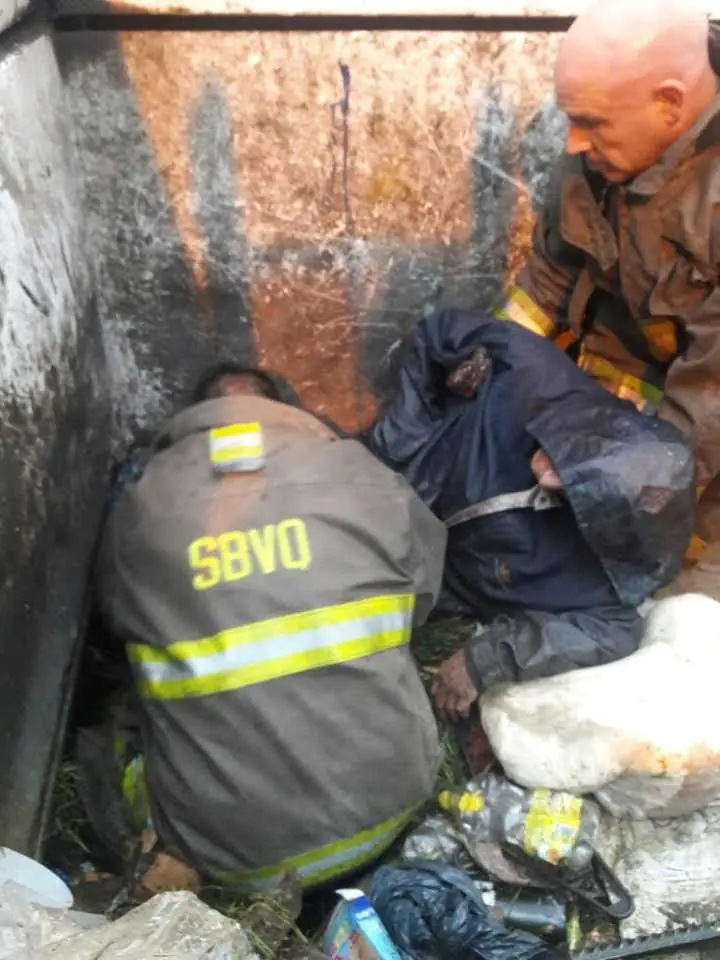 Dormía en un contenedor de basura y lo compactaron (FOTO)