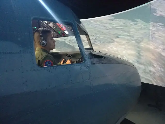 Colombia construye simulador de vuelo DC3