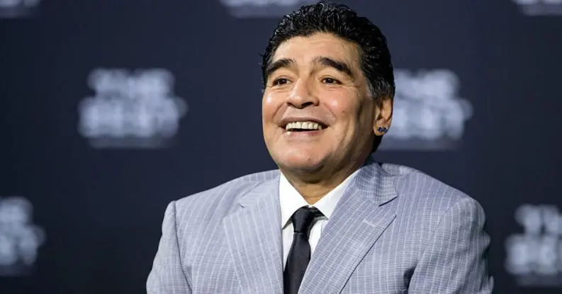 Maradona viajó a Napoles y lo recibieron como a un DIOS