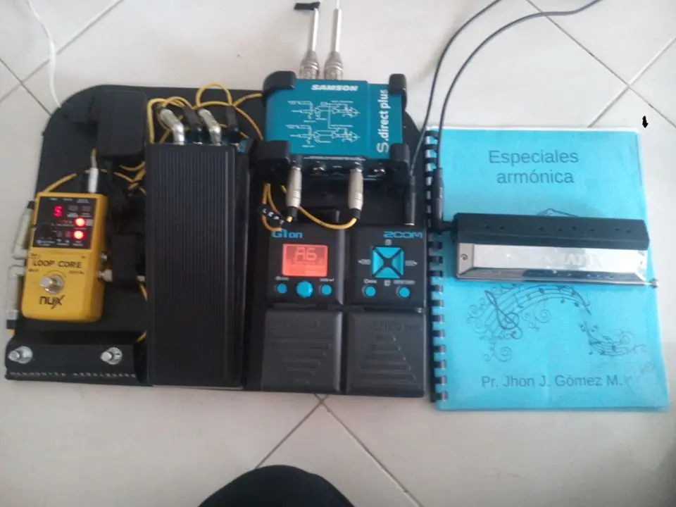 Modificación del pedalboard de la armónica