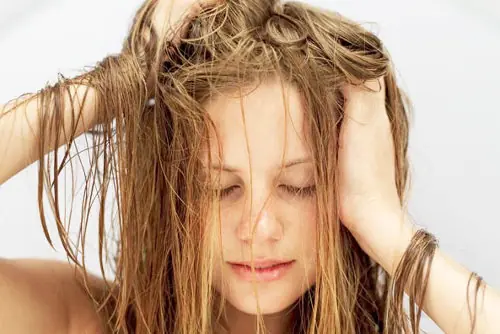 ¿Adicta a planchar tu cabello? Trucos que necesitas saber
