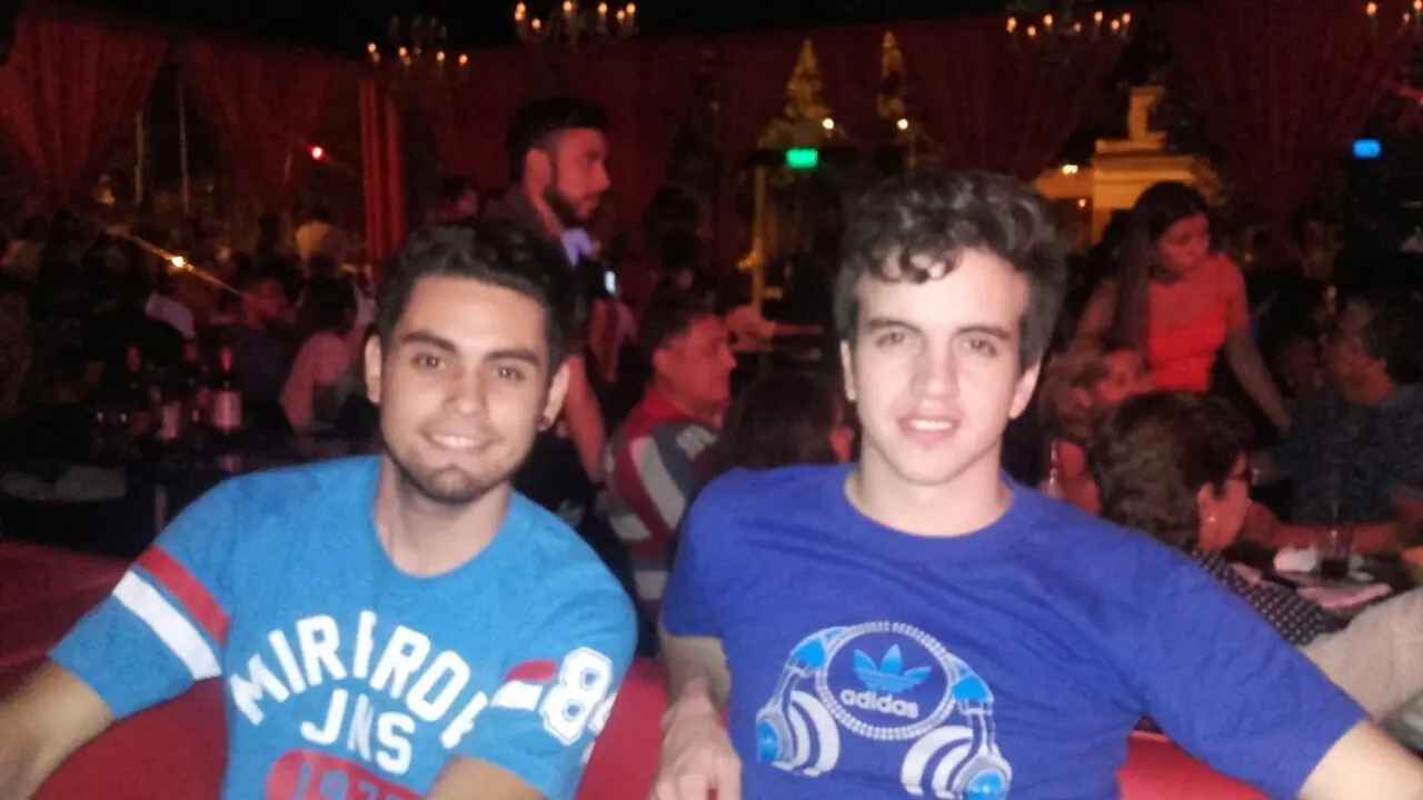 Hoy es mi cumpleaños y te muestro la salida de anoche Hoy es mi cumpleaños y te muestro la salida de anoche