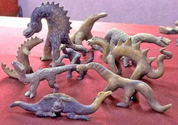 Figuras de dinosaurios en Acambaro, Mexico