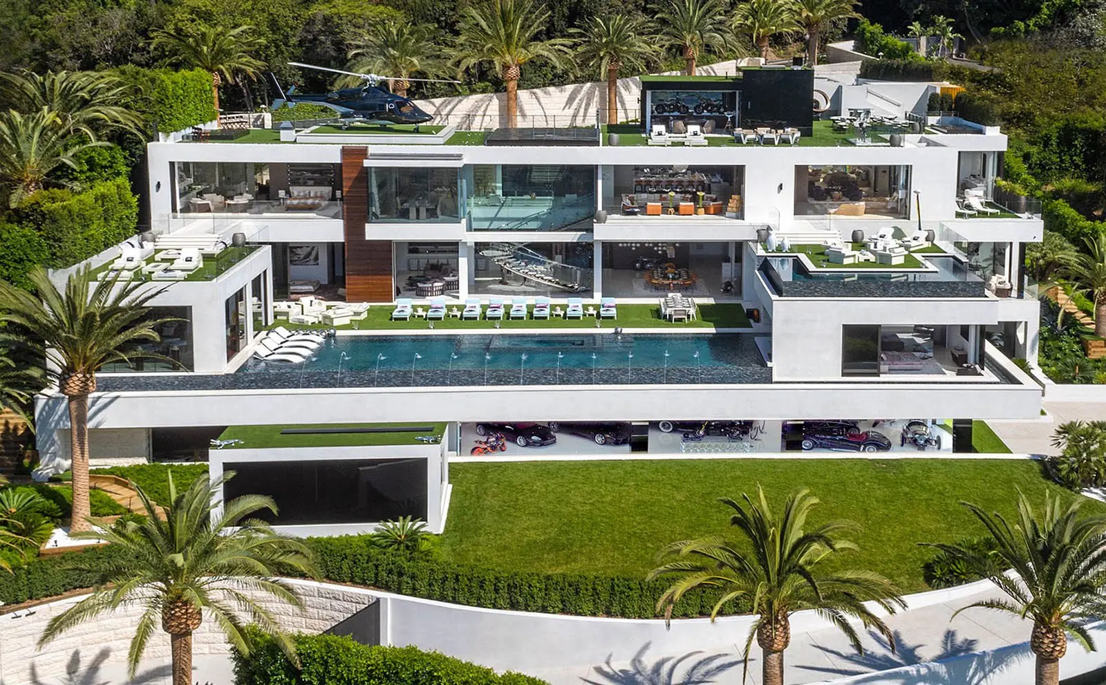 si te compras esta casa de regalo 12 coches de coleccion