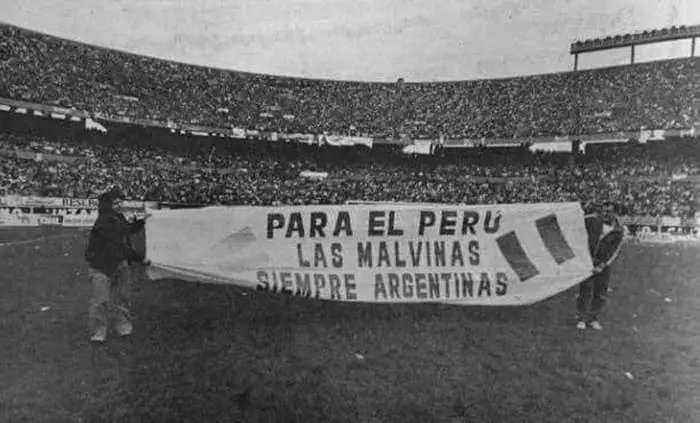 Fotazo - Perú apoya Argentina en guerra malvinas - Mexico 86