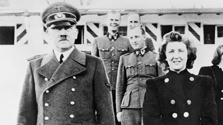 Investigador de EEUU: "Hitler no se Suicido, escapo a..."