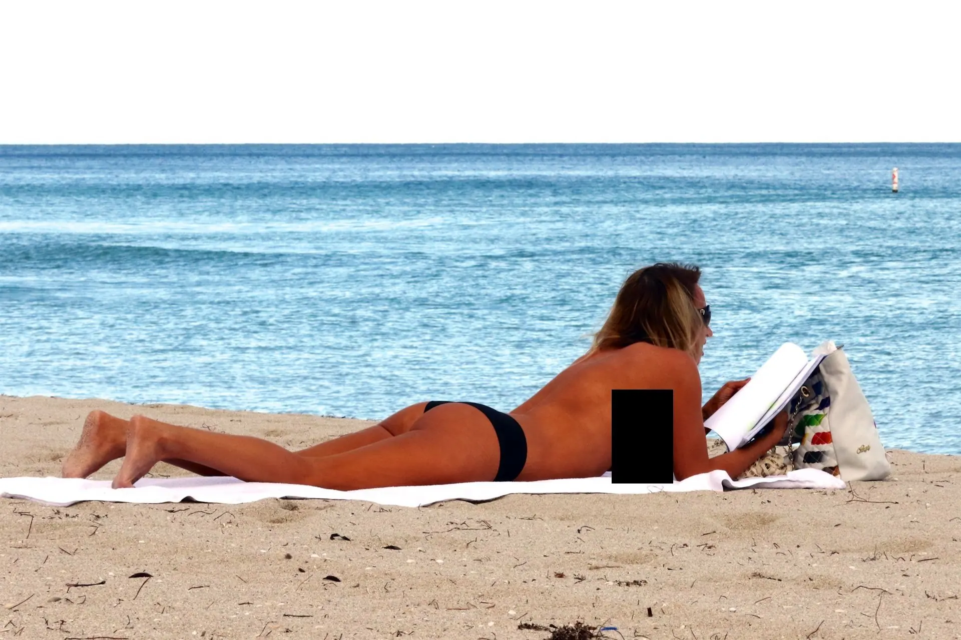 [Varias Fotos] El Topless de Periodista Argentina en Miami
