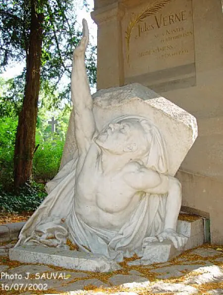 La tumba de Julio Verne en Amiens
