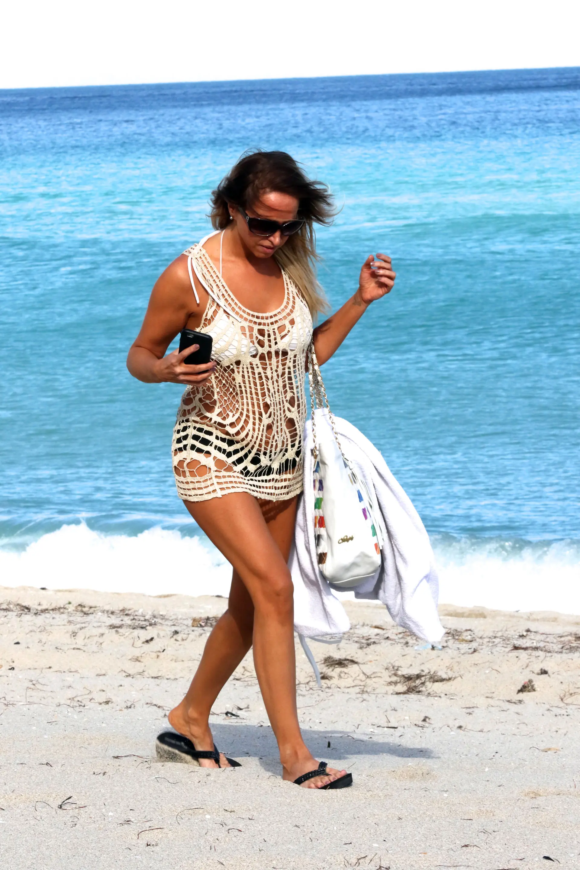 [Varias Fotos] El Topless de Periodista Argentina en Miami