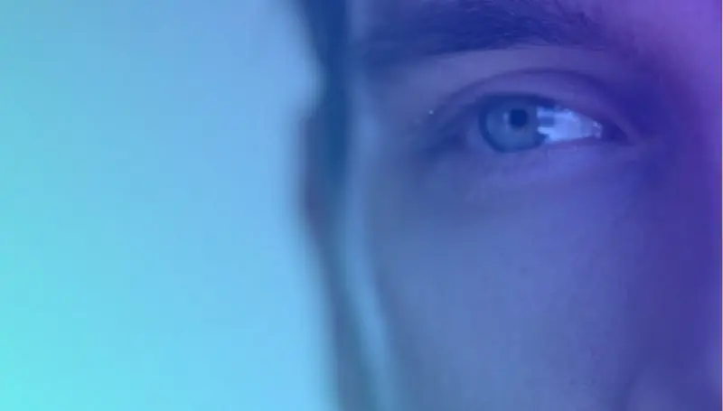 El parpadeo potencia la vision