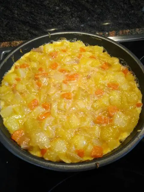 Tortilla de papas y zanahoria Tortilla de papas y zanahoria
