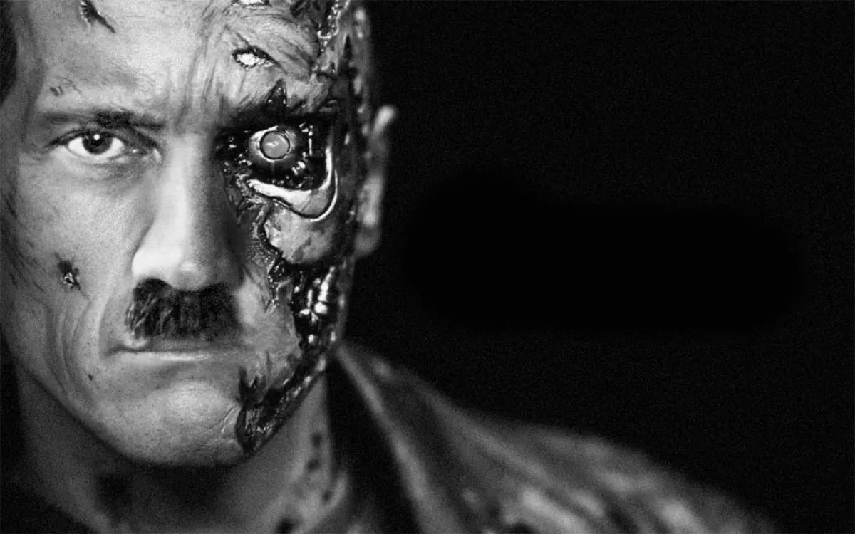 El fuhrer sigue vivo y revivio en forma de Terminator